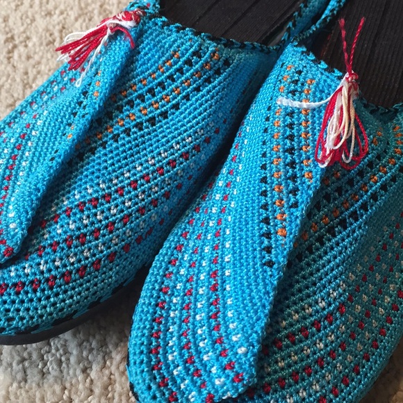 NWOT Beautiful woven slip on sandals - Picture 3 of 3